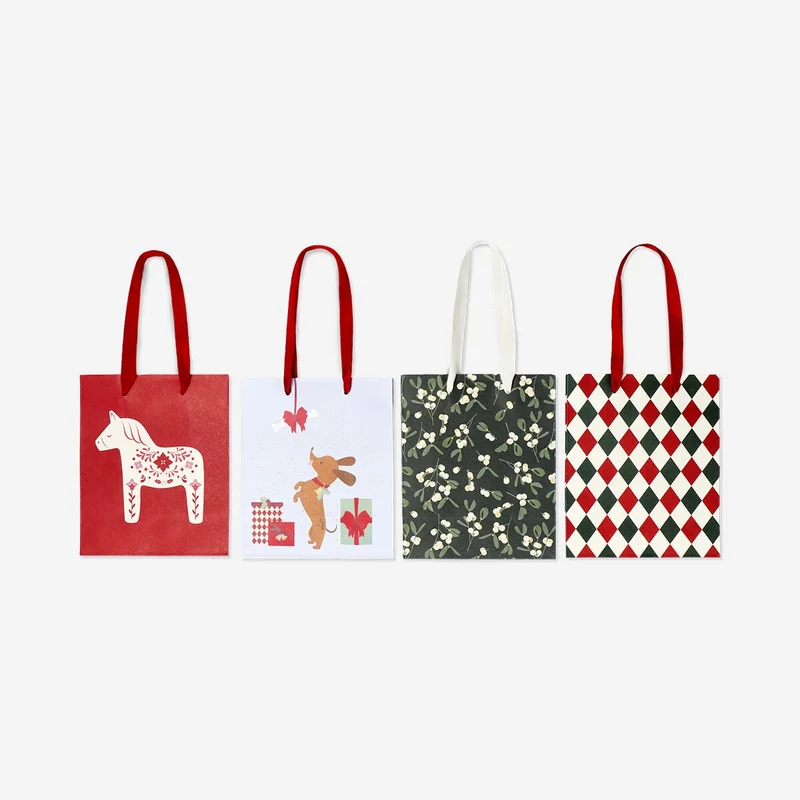 Set of gift bags with Christmas print - 4 pcs