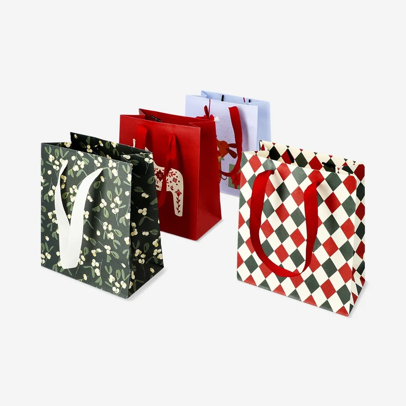Set of gift bags with Christmas print - 4 pcs