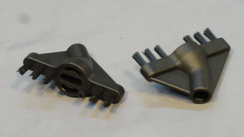 Spazzolino triangolare con setole per triploSimac