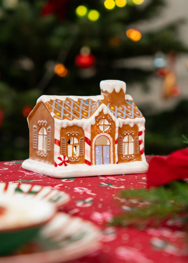 Gingerbread house tealight holder