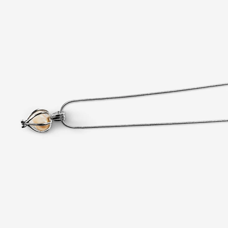 Necklace with wish pearl