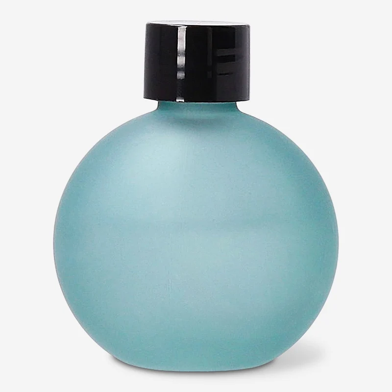 Reed diffuser with cardamom and chestnut fragrance