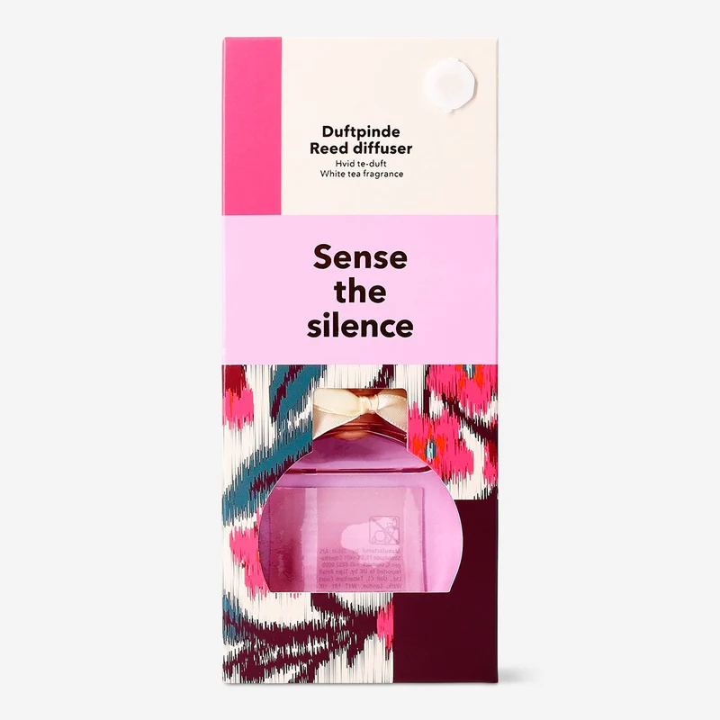 Reed diffuser with white tea fragrance