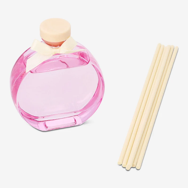 Reed diffuser with white tea fragrance
