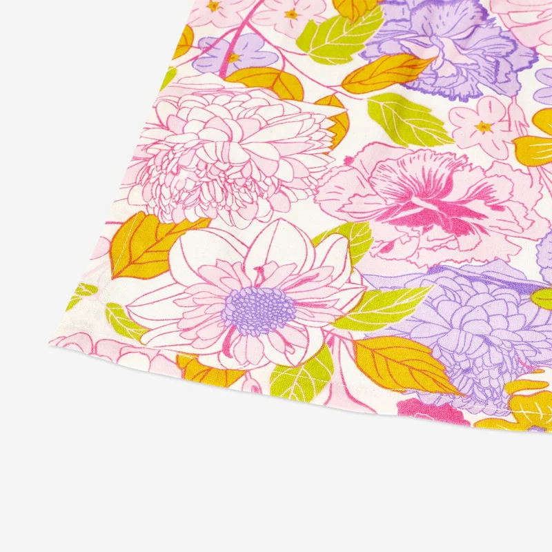 Tablecloth with large flower print - 140 x 220 cm