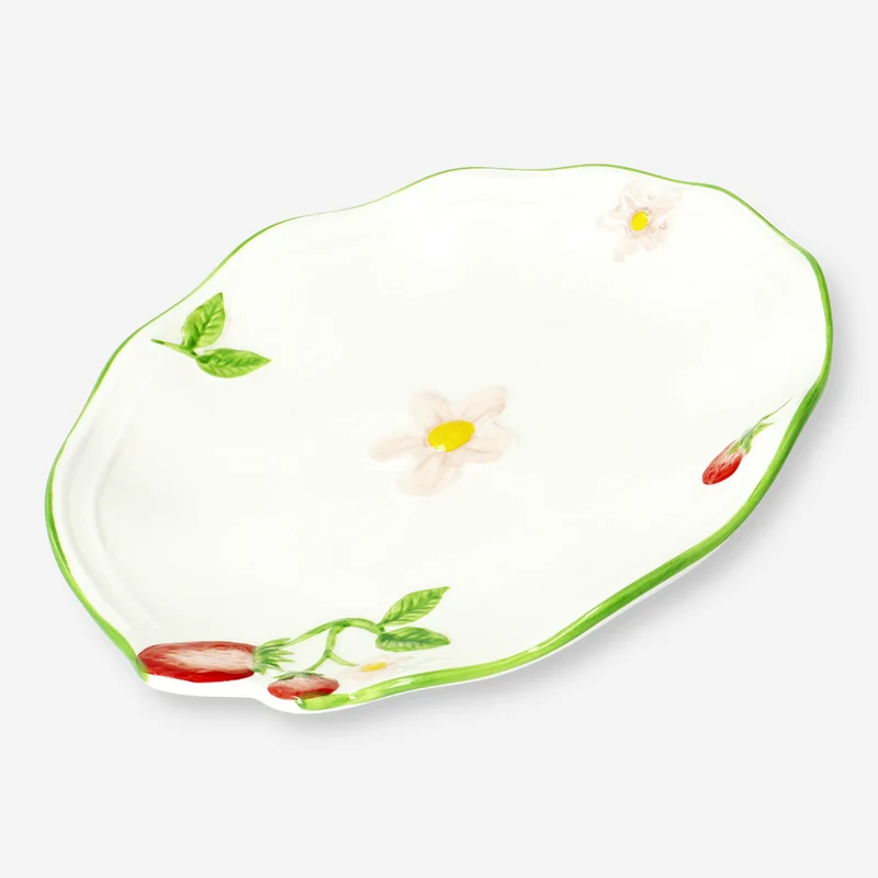 Plate with embossed strawberries - 20 cm