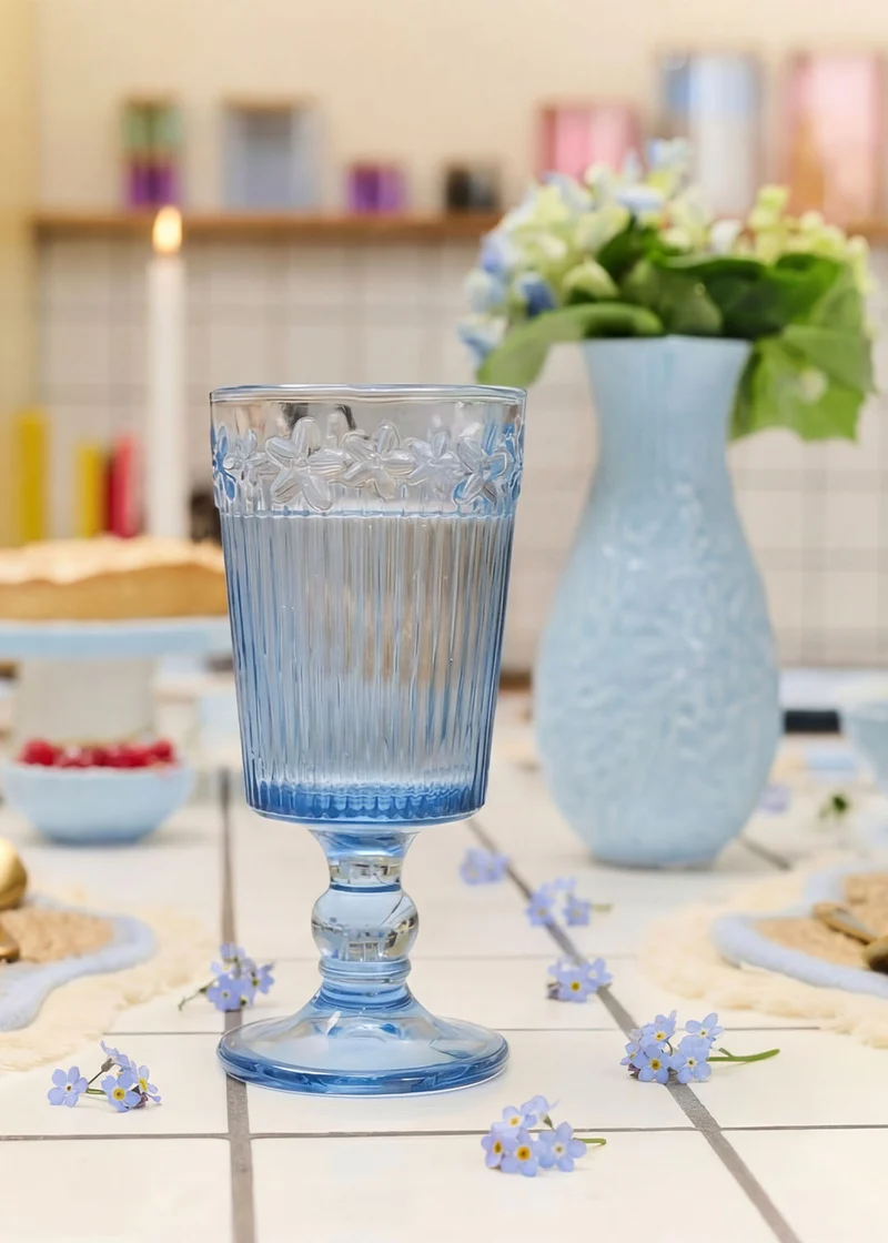 Blue wine glass with embossed flowers - 250 ml