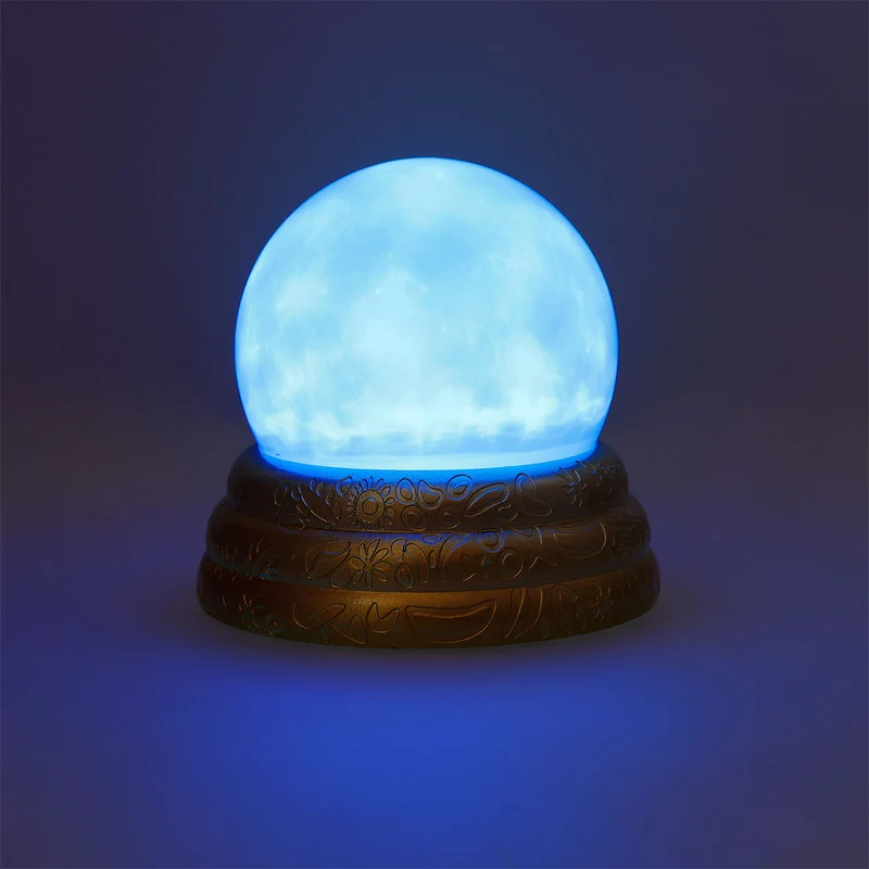 Scrying ball with light
