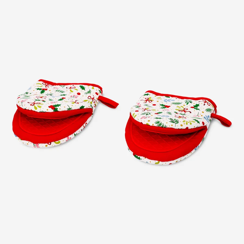 Oven mitts with silicone protection and Christmas print