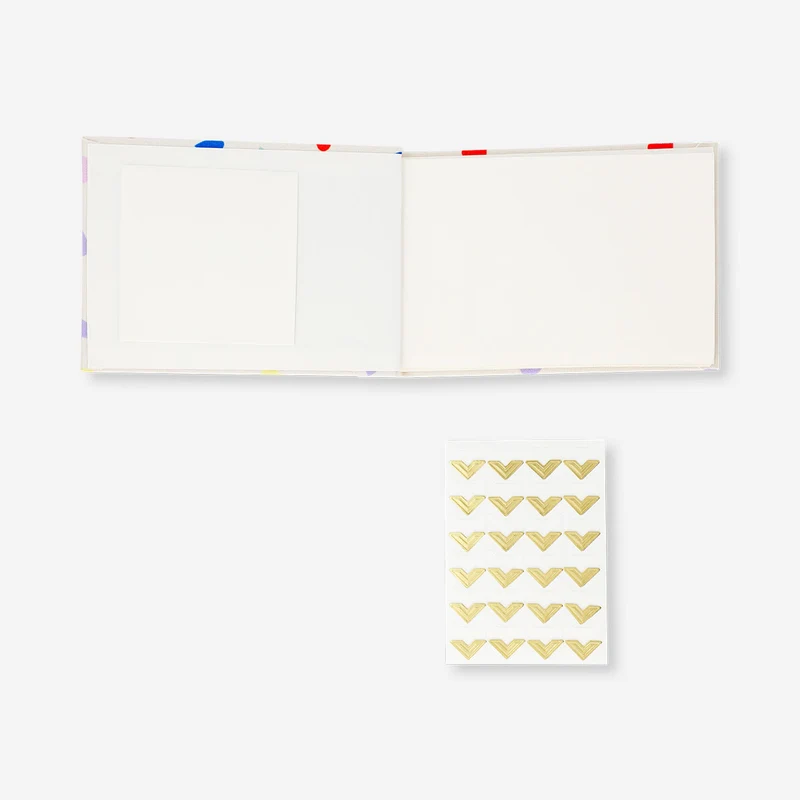 Photo album with 24 adhesive photo corners