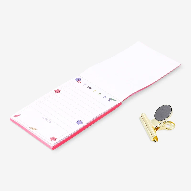 Notepad with magnetic clip