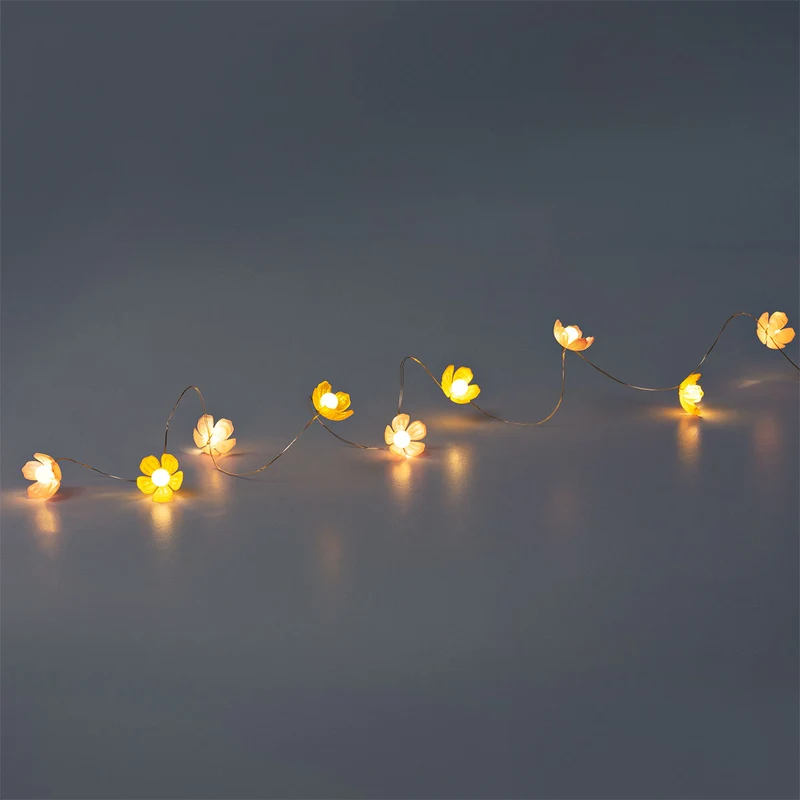 String lights - Pink and yellow flowers