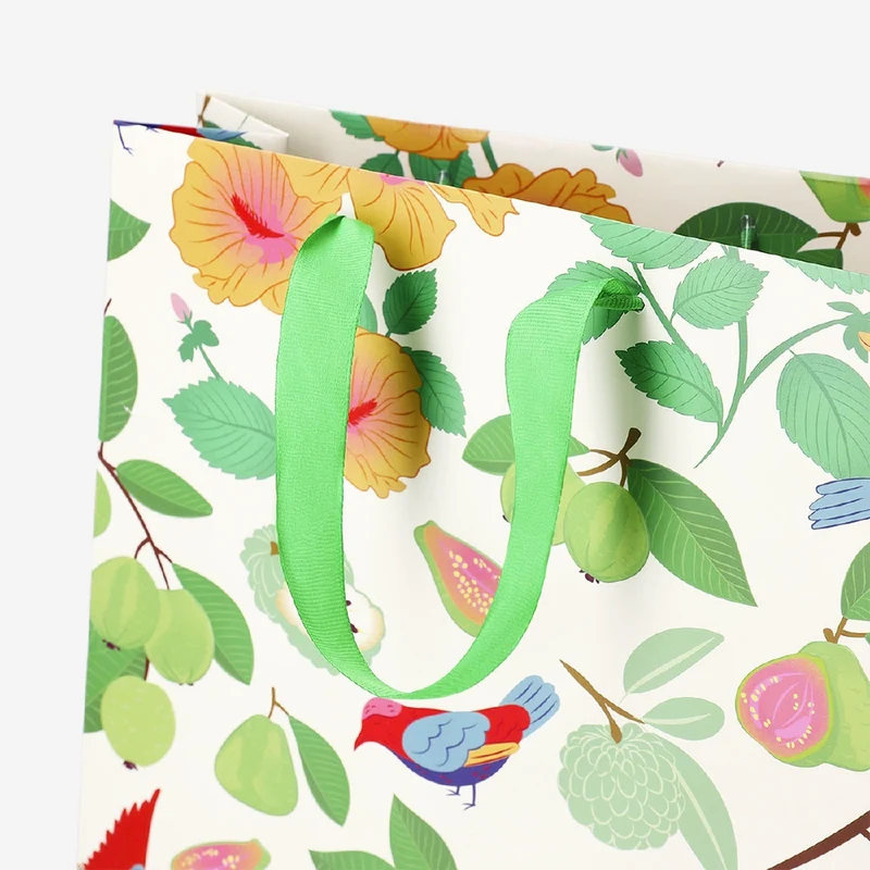 Gift bag with tropical print - 25x33 cm