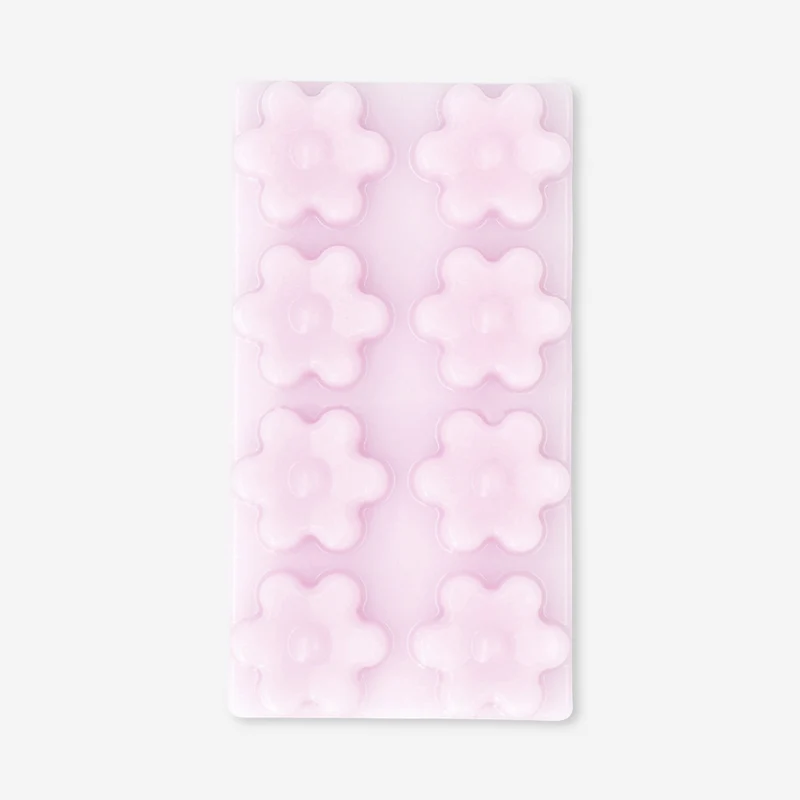 Scented flower wax melt with apricot and magnolia fragrance