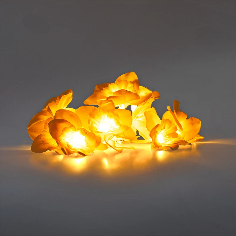 String lights - Yellow daffodils