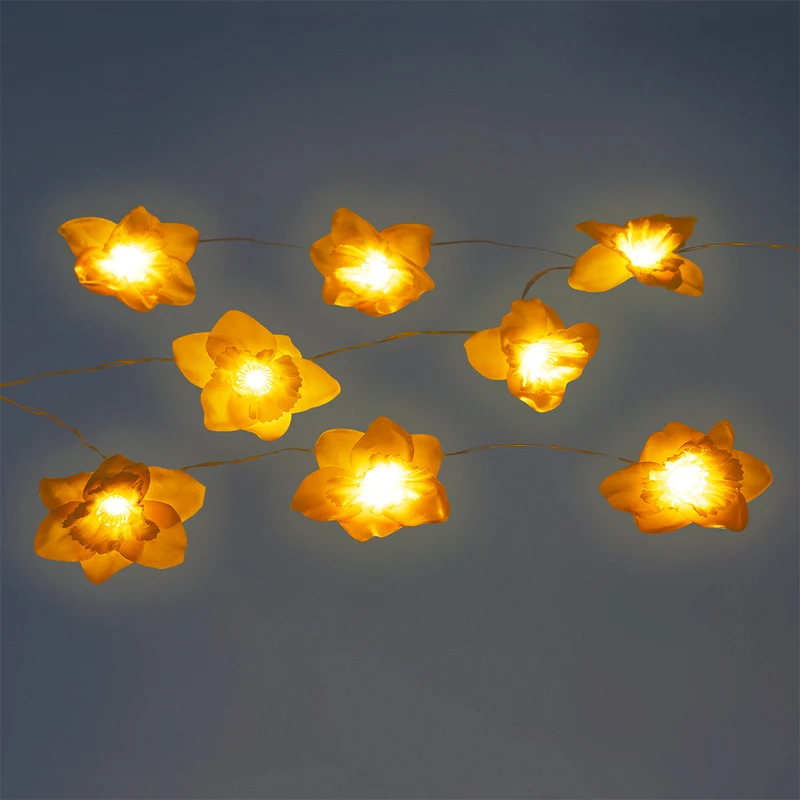 String lights - Yellow daffodils