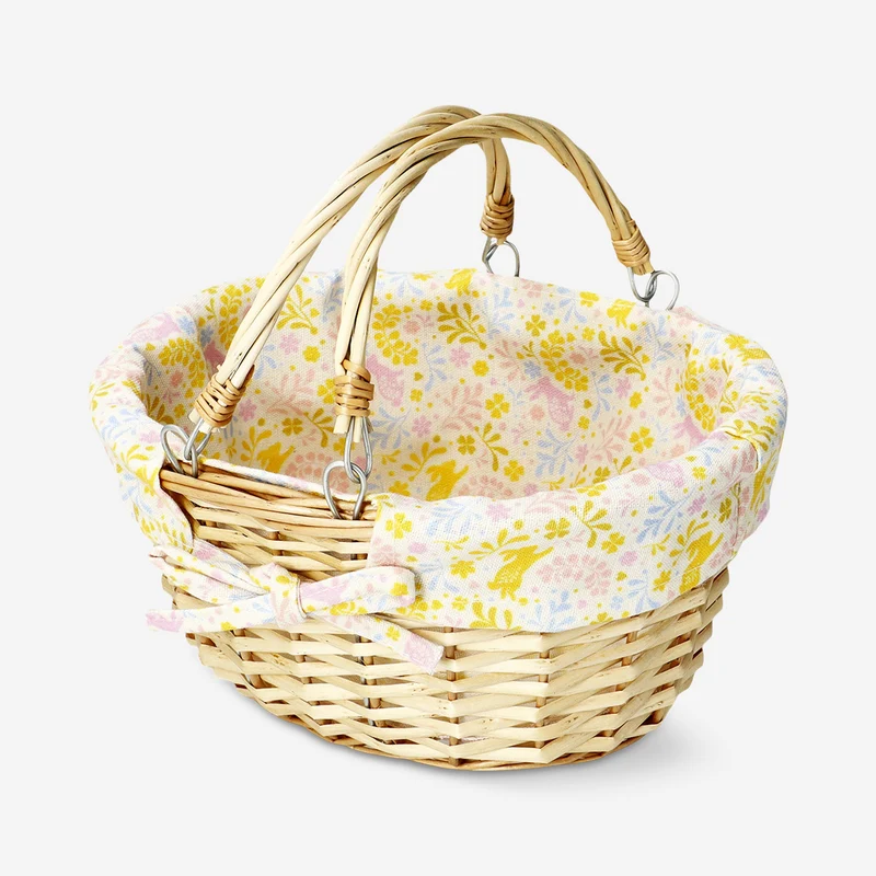Picnic basket with fabric lining