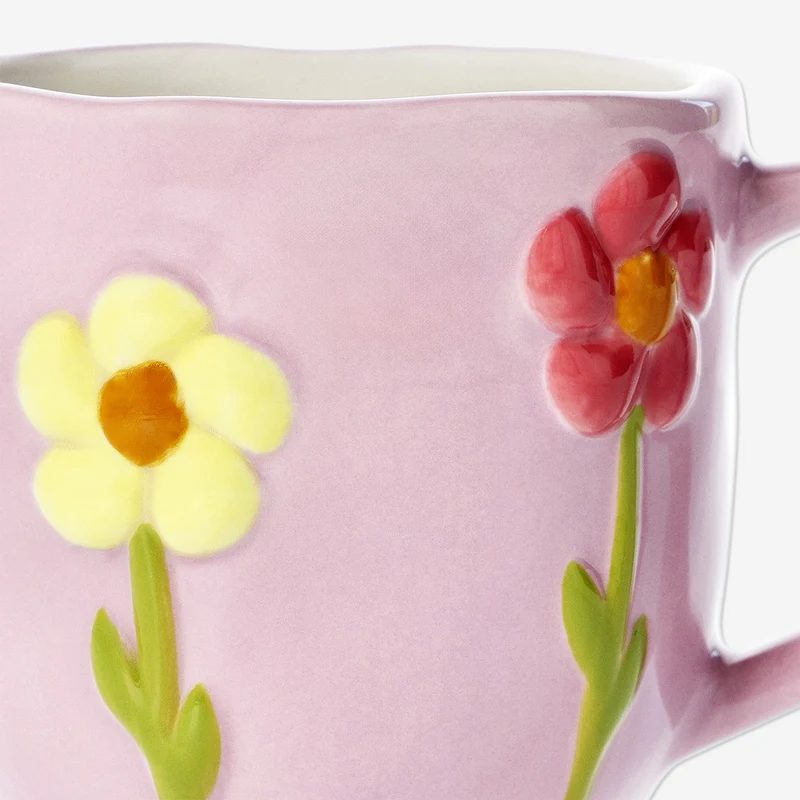 Pink mug with embossed flowers - 330 ml