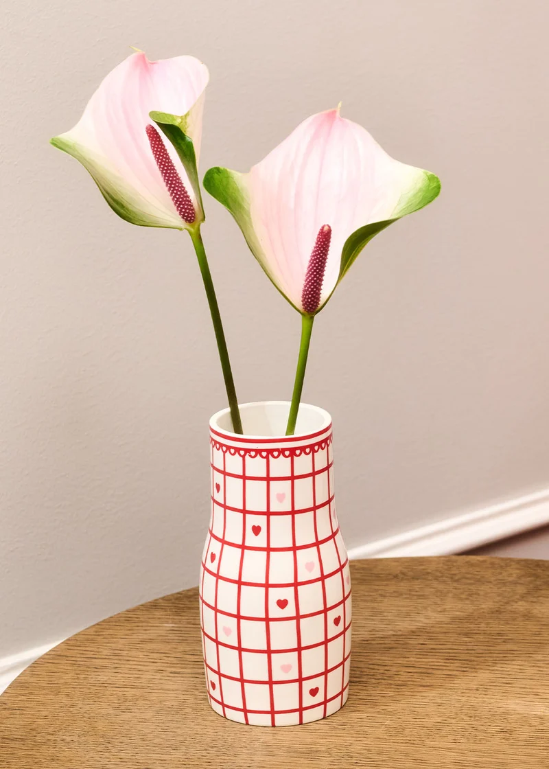 Ceramic vase with hearts