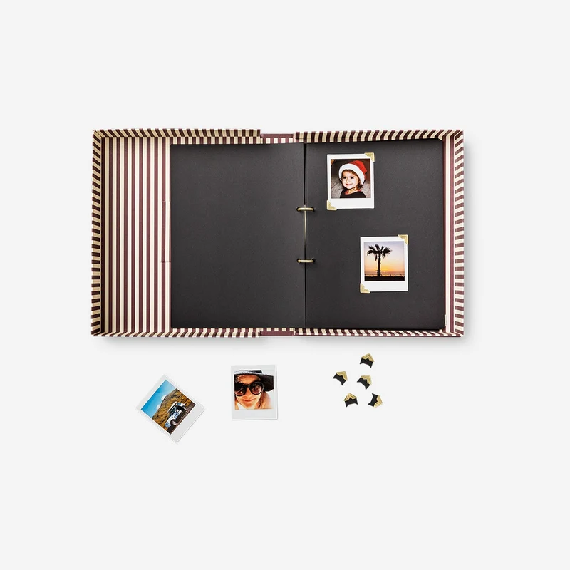Photo album with 24 adhesive photo corners