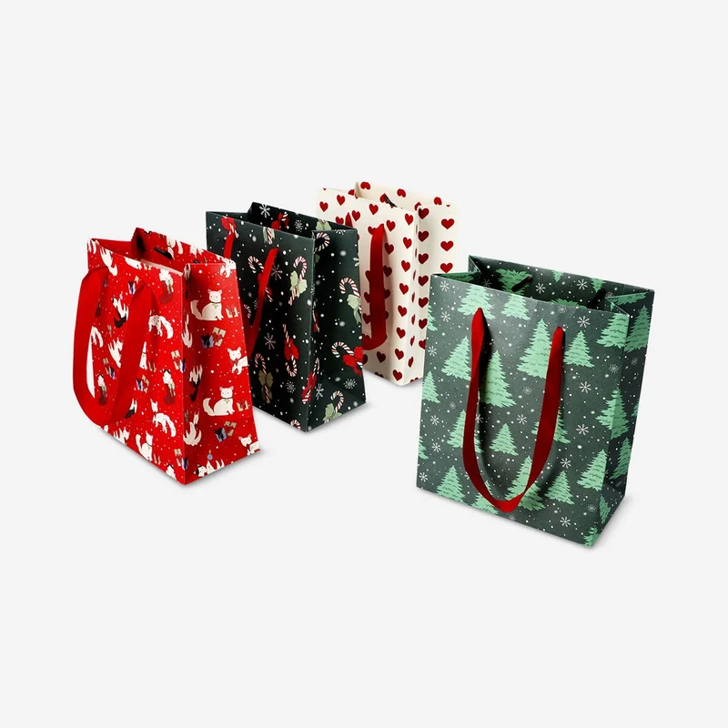 Set of gift bags with Christmas patterns - 4 pcs