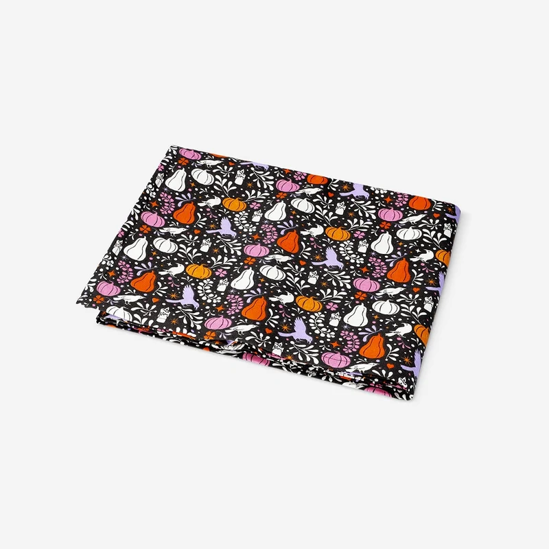 Black tablecloth with pumpkins - 140x220 cm