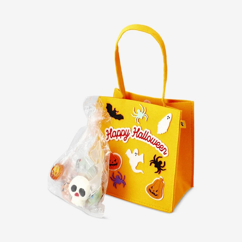 Trick or treat felt bag with candy - Vanilla and strawberry flavours