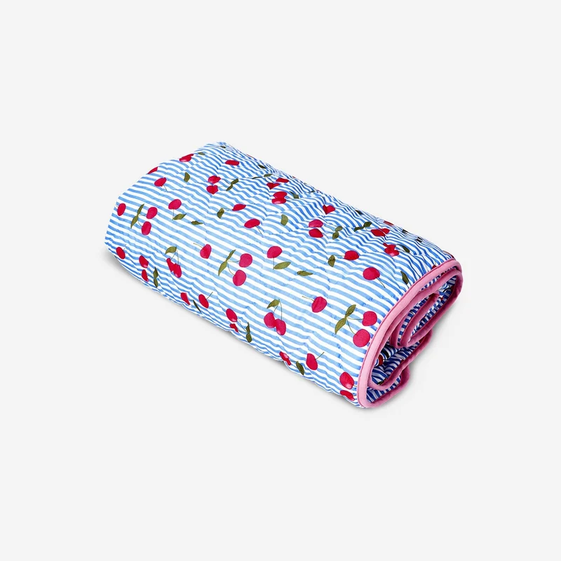 Quilted blanket with cherry print - 170x130 cm