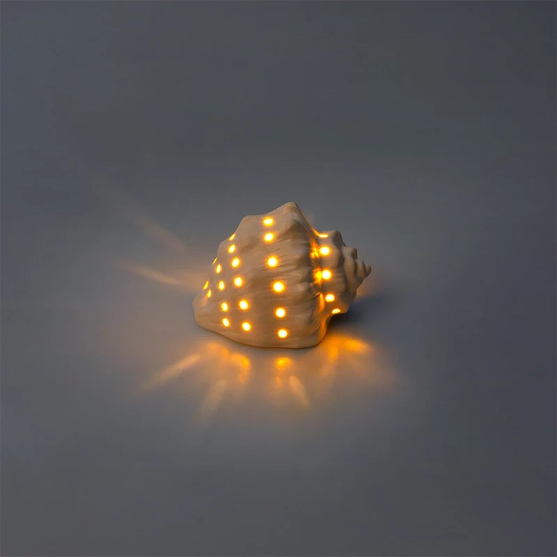 Ceramic seashell lamp