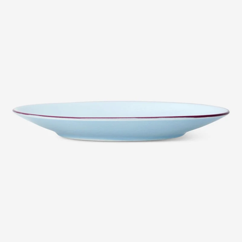 Ceramic plate with bow