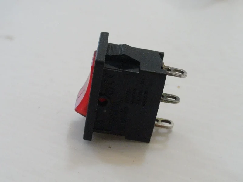Interruttore deviatore a saldare 19x13 3 contatti rosso per phon Ennebiservice