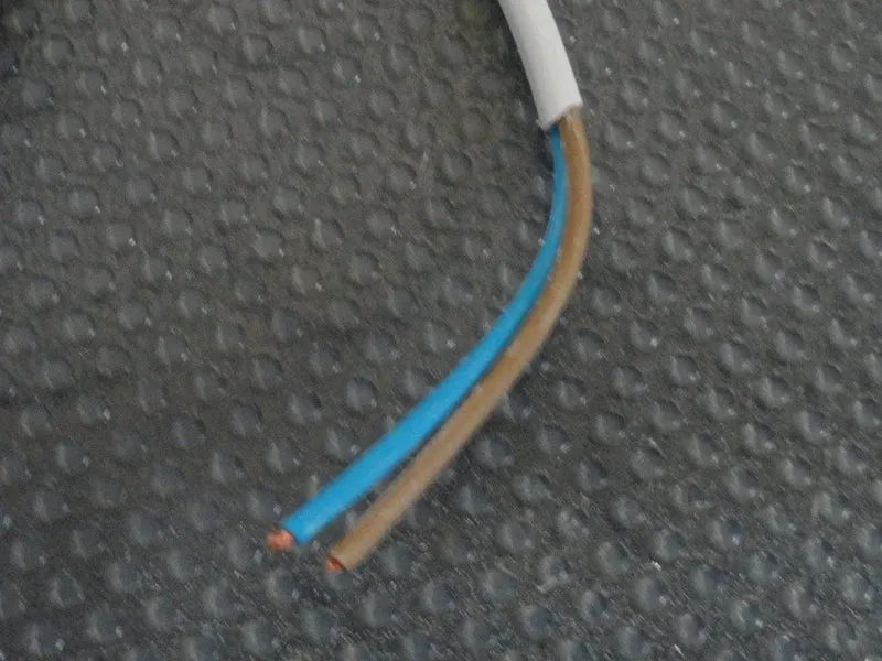 Cavo flex piatto 2x0.75 bianco 2 metri spina italiana Universale