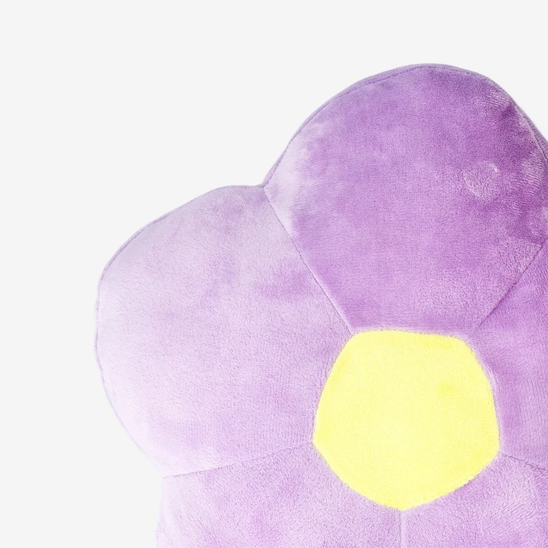 Flower shaped cuddly cushion