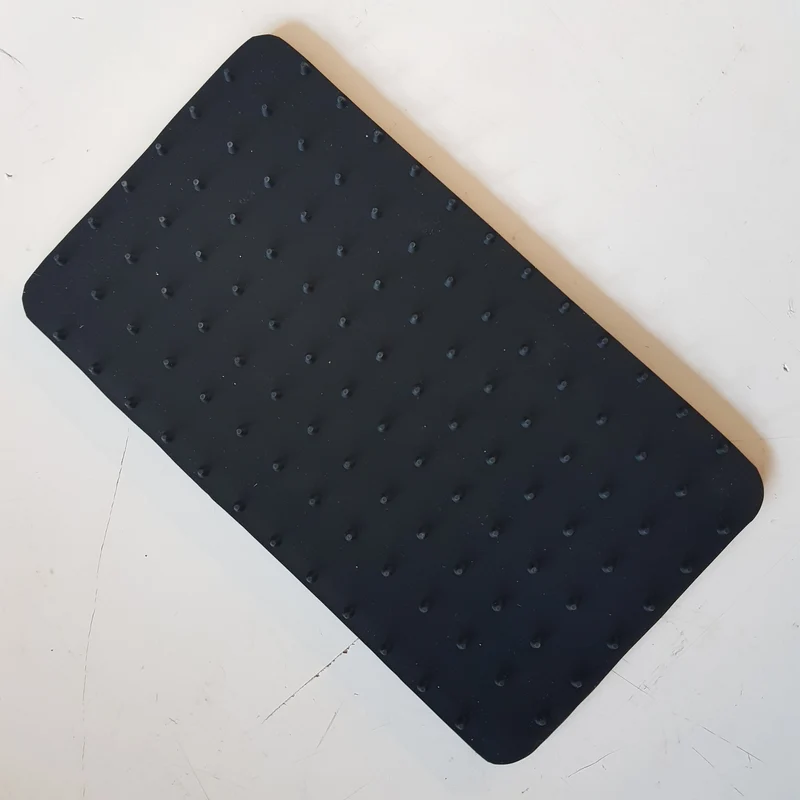 Tappetino poggiaferro atermico universale in morbido silicone di alta qualità.