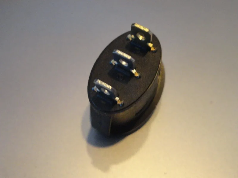 Interruttore rosso luminoso ovale 6a 250v 3 faston 4,8 Micromic