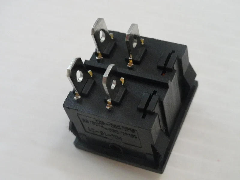 Interruttore bipolare luminoso 19x23 10a giallo Micromic
