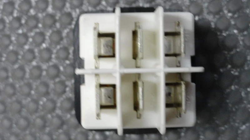 Interruttore 6 contatti 25x25 bipolare cava quadrata Saeco