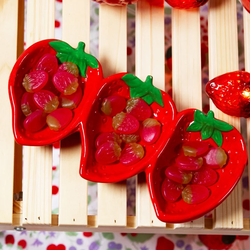 Strawberry serving bowl. 3 pcs