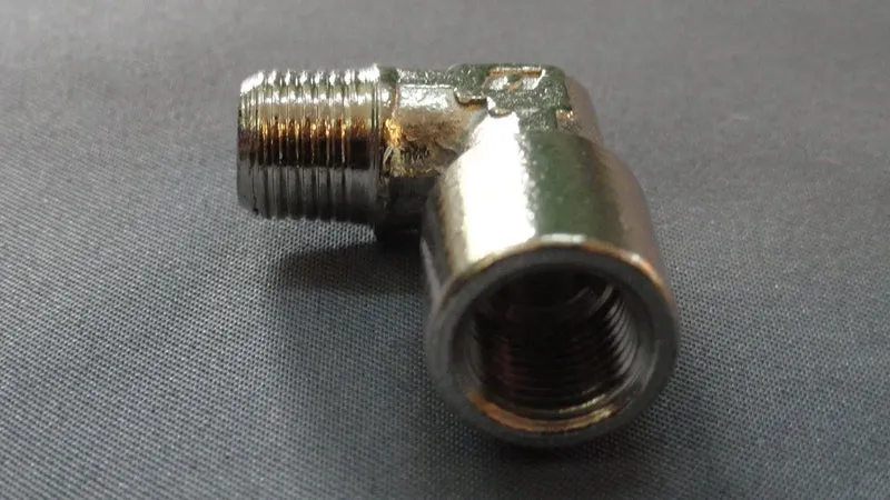 Raccordo a 90° m.f.cil.con.1/8 gas macchina da stiro Ariete stiromatic no stop
