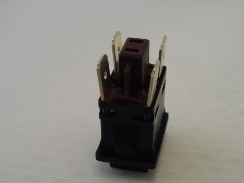 Pulsante unipolare 20x13 push con asole 4 contatti Micromic