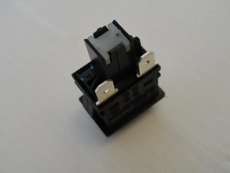 Interruttore push unipolare 2 contatti t.tl392 a1 Ariete