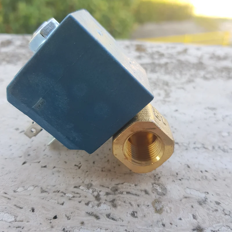 Elettrovalvola femmina da 1-4 7w con portagomma in linea Ceme