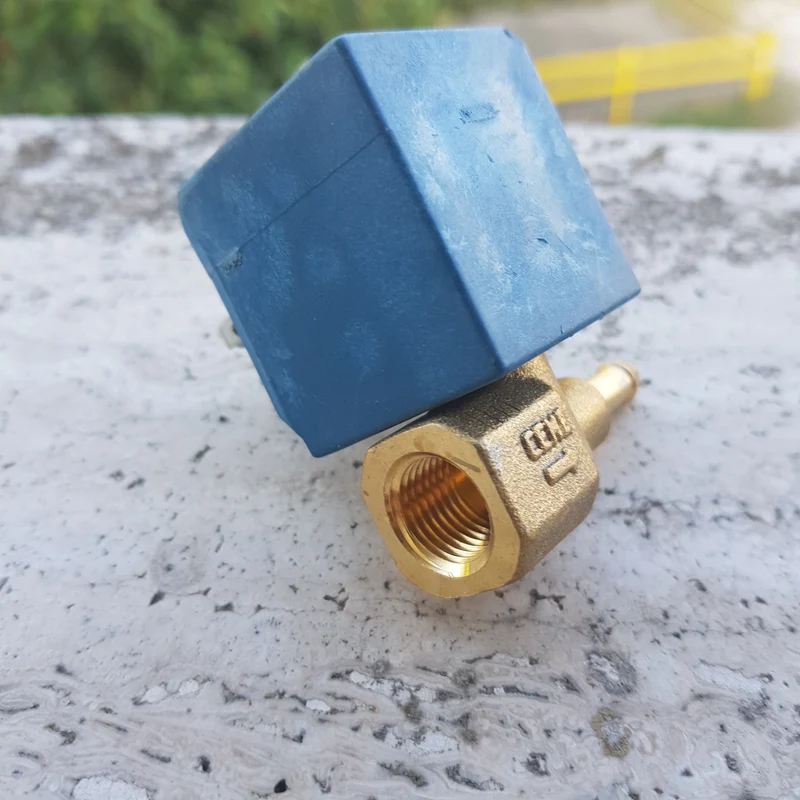 Elettrovalvola femmina da 1-4 7w con portagomma in linea Ceme