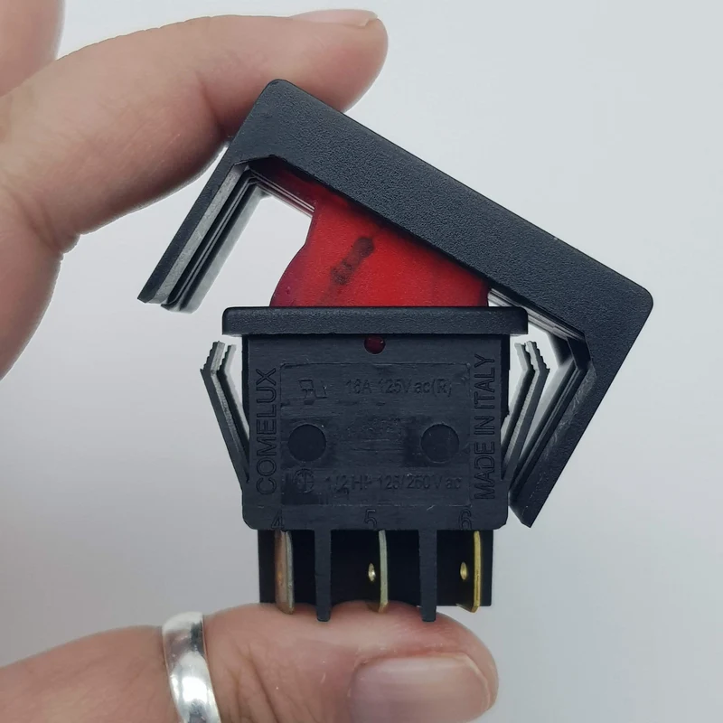 Interruttore Doppio con Foro Luminoso Rosso per Caldobagno De Longhi – Dimensioni 22x26 mm