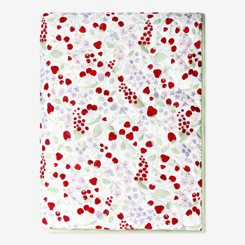 Quited blanket with forrest fruits print