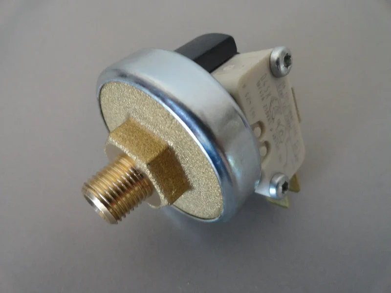 Pressostato 1/8 3.8 bar per generatore di vapore Unitekno c102/903