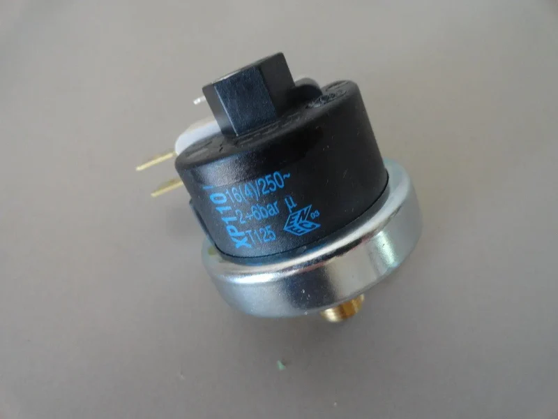 Pressostato 1/8 3.8 bar per generatore di vapore Unitekno c102/903