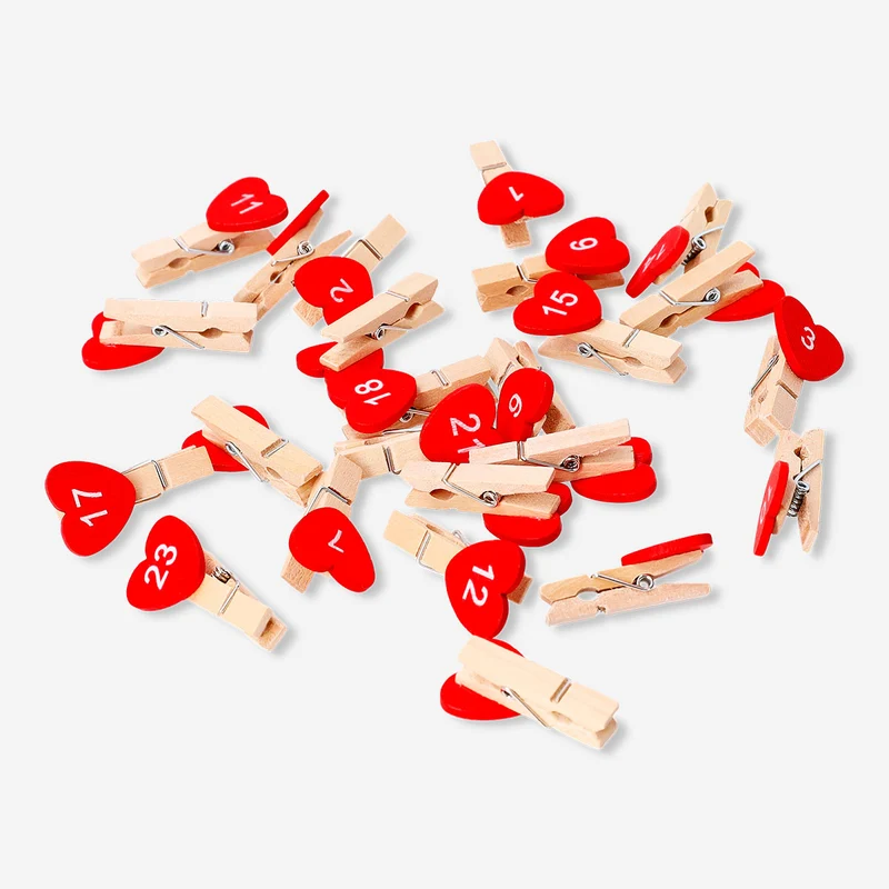 Pegs with hearts and numbers - 24 pcs