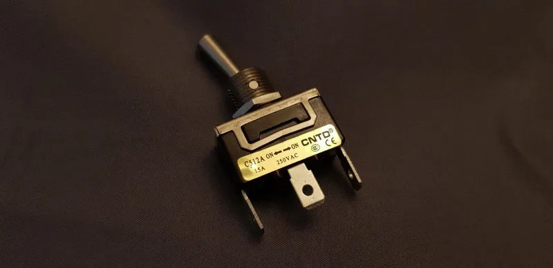 Commutatore con levetta tre contatti 10a Micromic
