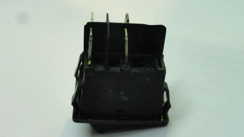 Interruttore doppio unipolare 30x22 16a 4 faston Micromic